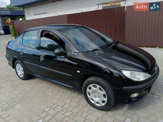 Чорний Пежо 206, об'ємом двигуна 1.36 л та пробігом 162 тис. км за 3550 $, фото 1 на Automoto.ua
