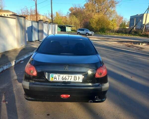 Черный Пежо 206, объемом двигателя 1.36 л и пробегом 270 тыс. км за 1900 $, фото 3 на Automoto.ua