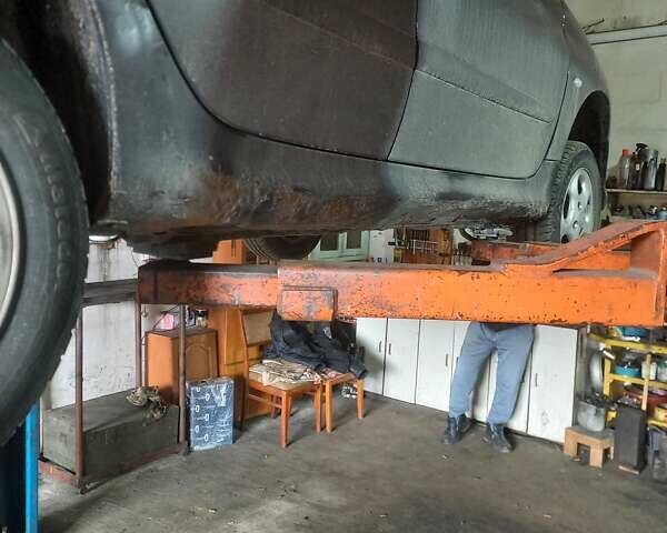 Чорний Пежо 206, об'ємом двигуна 1.36 л та пробігом 270 тис. км за 1700 $, фото 11 на Automoto.ua