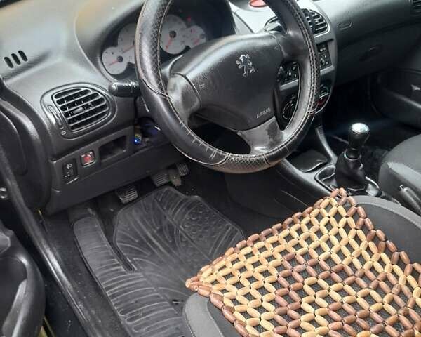 Черный Пежо 206, объемом двигателя 1.4 л и пробегом 298 тыс. км за 2896 $, фото 10 на Automoto.ua