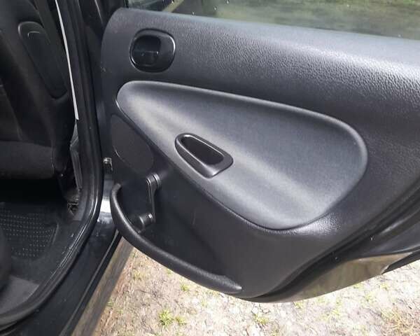 Черный Пежо 206, объемом двигателя 1.4 л и пробегом 286 тыс. км за 3160 $, фото 5 на Automoto.ua