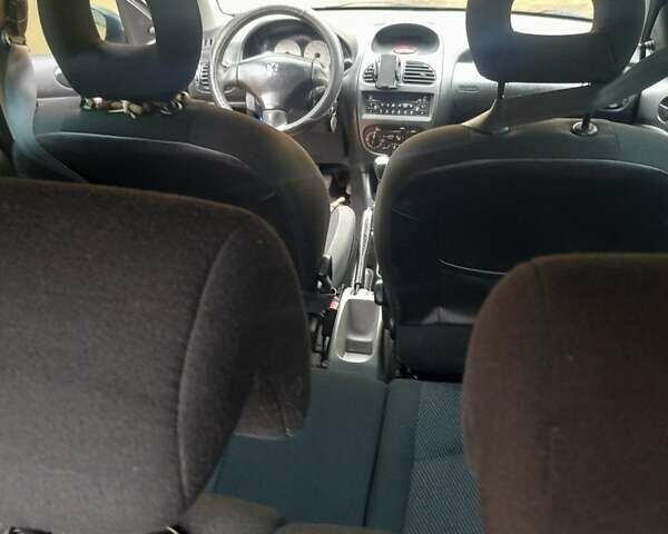 Черный Пежо 206, объемом двигателя 1.4 л и пробегом 286 тыс. км за 3160 $, фото 1 на Automoto.ua