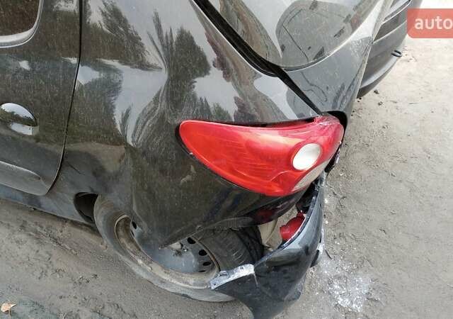 Чорний Пежо 206, об'ємом двигуна 1.36 л та пробігом 153 тис. км за 2500 $, фото 5 на Automoto.ua