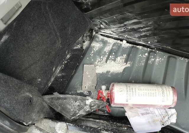 Чорний Пежо 206, об'ємом двигуна 1.36 л та пробігом 153 тис. км за 2500 $, фото 6 на Automoto.ua