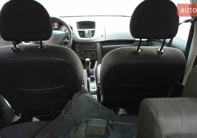 Чорний Пежо 206, об'ємом двигуна 1.36 л та пробігом 153 тис. км за 2500 $, фото 8 на Automoto.ua