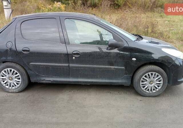 Чорний Пежо 206, об'ємом двигуна 1.36 л та пробігом 153 тис. км за 2500 $, фото 1 на Automoto.ua