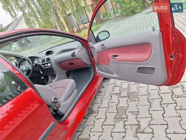 Красный Пежо 206, объемом двигателя 1.36 л и пробегом 230 тыс. км за 2200 $, фото 23 на Automoto.ua