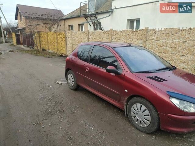 Красный Пежо 206, объемом двигателя 1.87 л и пробегом 315 тыс. км за 2700 $, фото 3 на Automoto.ua