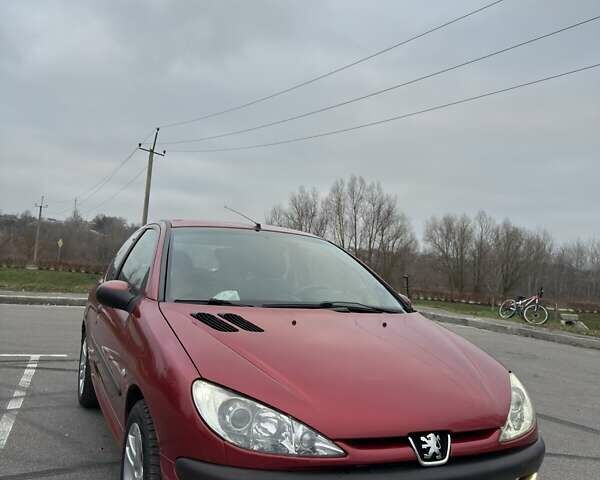 Красный Пежо 206, объемом двигателя 1.4 л и пробегом 179 тыс. км за 3600 $, фото 20 на Automoto.ua