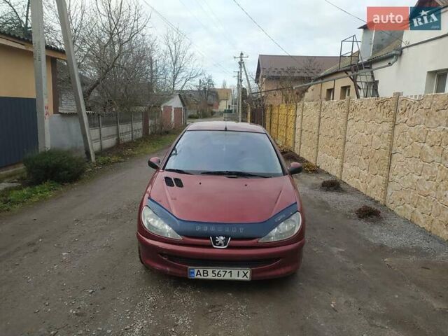 Красный Пежо 206, объемом двигателя 1.87 л и пробегом 315 тыс. км за 2700 $, фото 4 на Automoto.ua