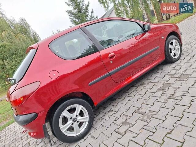 Красный Пежо 206, объемом двигателя 1.36 л и пробегом 230 тыс. км за 2200 $, фото 13 на Automoto.ua