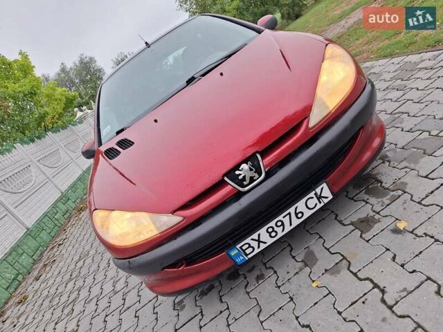 Красный Пежо 206, объемом двигателя 1.36 л и пробегом 230 тыс. км за 2200 $, фото 18 на Automoto.ua