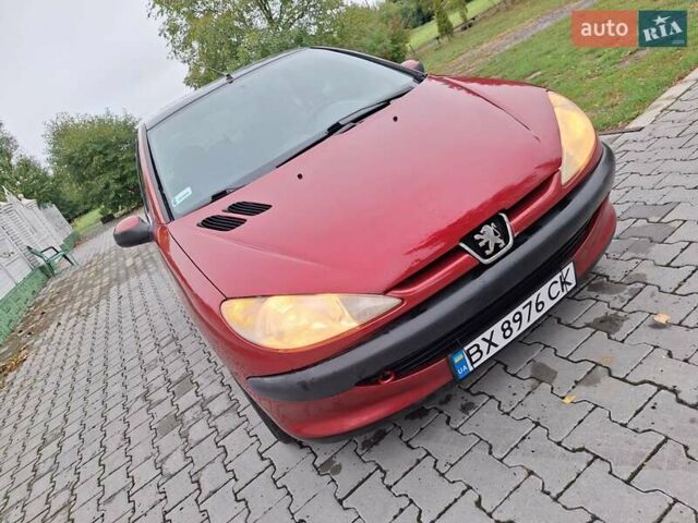 Красный Пежо 206, объемом двигателя 1.36 л и пробегом 230 тыс. км за 2200 $, фото 17 на Automoto.ua