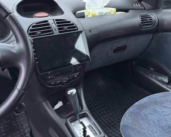 Красный Пежо 206, объемом двигателя 1.4 л и пробегом 179 тыс. км за 3600 $, фото 15 на Automoto.ua