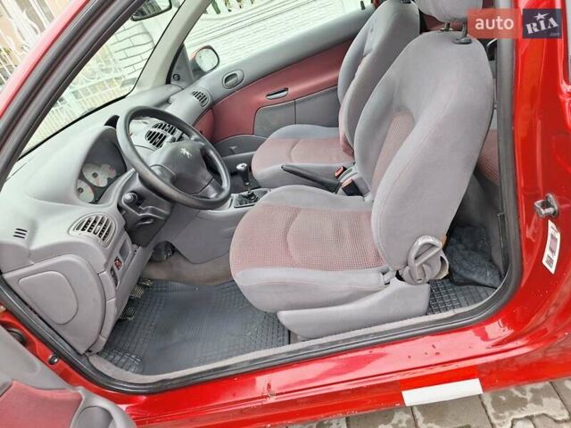Красный Пежо 206, объемом двигателя 1.36 л и пробегом 230 тыс. км за 2200 $, фото 38 на Automoto.ua