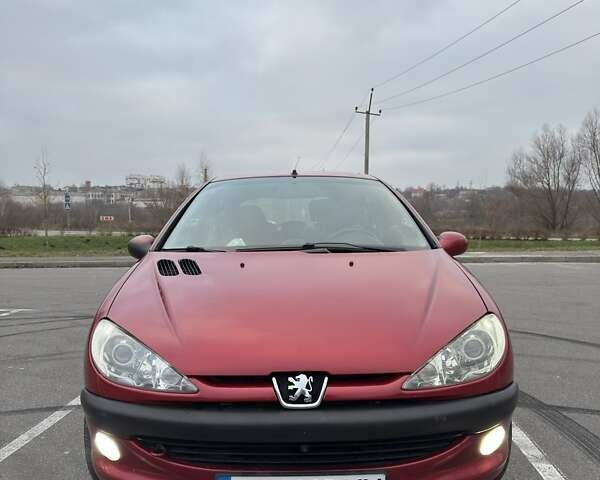 Красный Пежо 206, объемом двигателя 1.4 л и пробегом 179 тыс. км за 3600 $, фото 21 на Automoto.ua