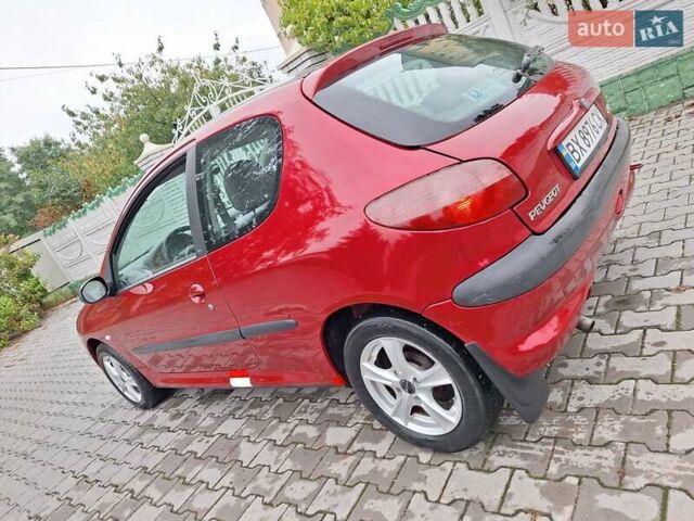 Красный Пежо 206, объемом двигателя 1.36 л и пробегом 230 тыс. км за 2200 $, фото 8 на Automoto.ua