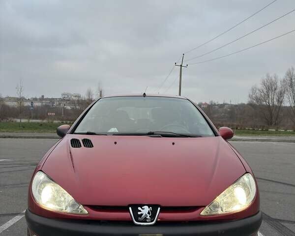 Красный Пежо 206, объемом двигателя 1.4 л и пробегом 179 тыс. км за 3600 $, фото 23 на Automoto.ua