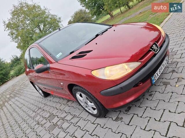 Красный Пежо 206, объемом двигателя 1.36 л и пробегом 230 тыс. км за 2200 $, фото 16 на Automoto.ua