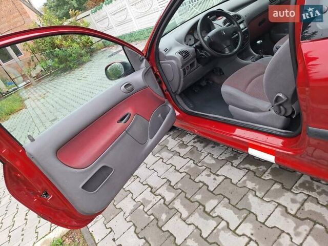 Красный Пежо 206, объемом двигателя 1.36 л и пробегом 230 тыс. км за 2200 $, фото 41 на Automoto.ua