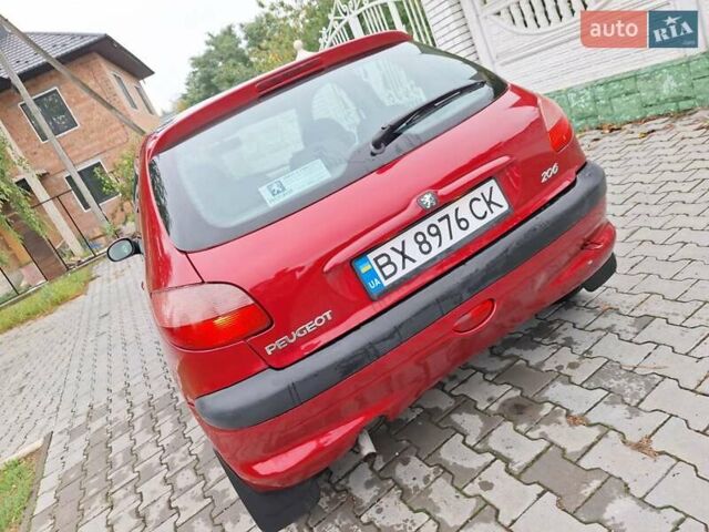 Красный Пежо 206, объемом двигателя 1.36 л и пробегом 230 тыс. км за 2200 $, фото 3 на Automoto.ua