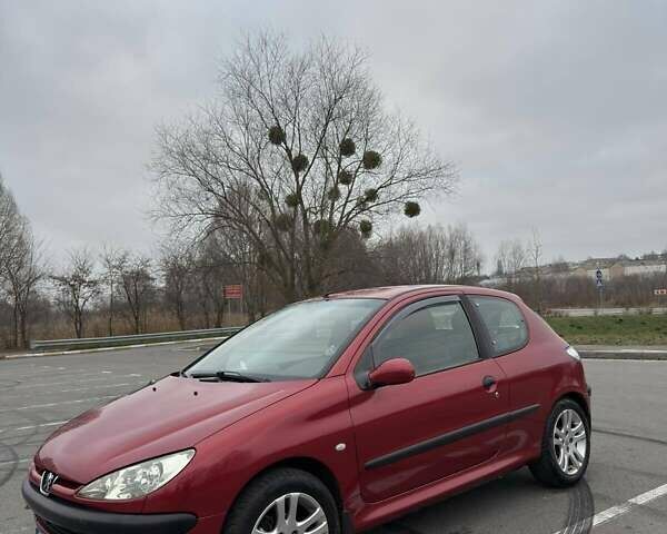 Красный Пежо 206, объемом двигателя 1.4 л и пробегом 179 тыс. км за 3600 $, фото 5 на Automoto.ua