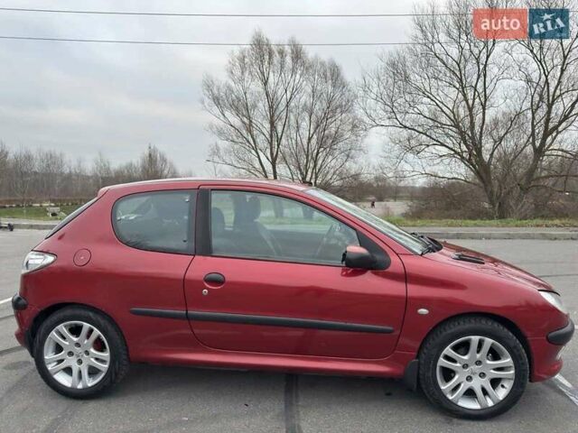 Красный Пежо 206, объемом двигателя 1.4 л и пробегом 179 тыс. км за 3600 $, фото 11 на Automoto.ua