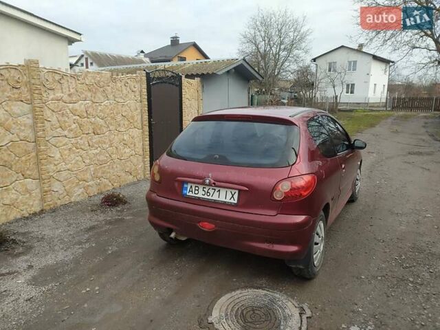 Красный Пежо 206, объемом двигателя 1.87 л и пробегом 315 тыс. км за 2700 $, фото 2 на Automoto.ua