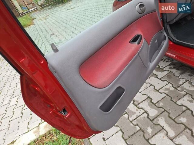 Красный Пежо 206, объемом двигателя 1.36 л и пробегом 230 тыс. км за 2200 $, фото 39 на Automoto.ua