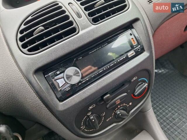 Красный Пежо 206, объемом двигателя 1.36 л и пробегом 230 тыс. км за 2200 $, фото 36 на Automoto.ua