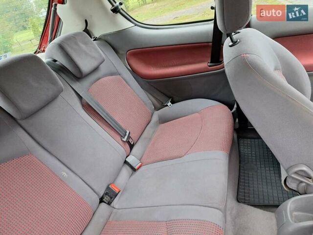 Красный Пежо 206, объемом двигателя 1.36 л и пробегом 230 тыс. км за 2200 $, фото 30 на Automoto.ua