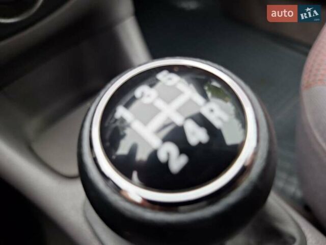 Красный Пежо 206, объемом двигателя 1.36 л и пробегом 230 тыс. км за 2200 $, фото 32 на Automoto.ua