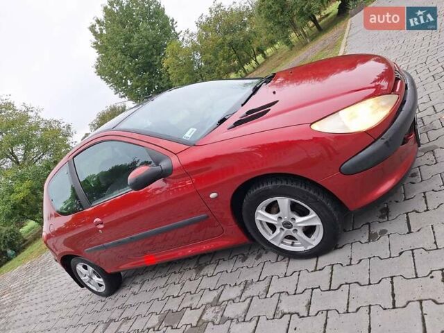 Красный Пежо 206, объемом двигателя 1.36 л и пробегом 230 тыс. км за 2200 $, фото 15 на Automoto.ua