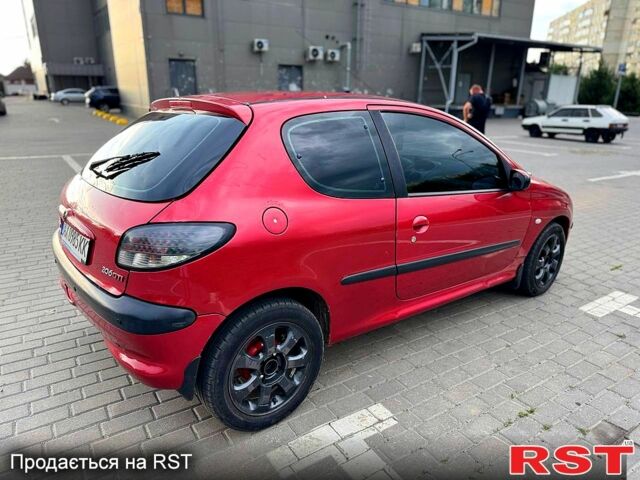 Червоний Пежо 206, об'ємом двигуна 1.1 л та пробігом 125 тис. км за 3500 $, фото 3 на Automoto.ua