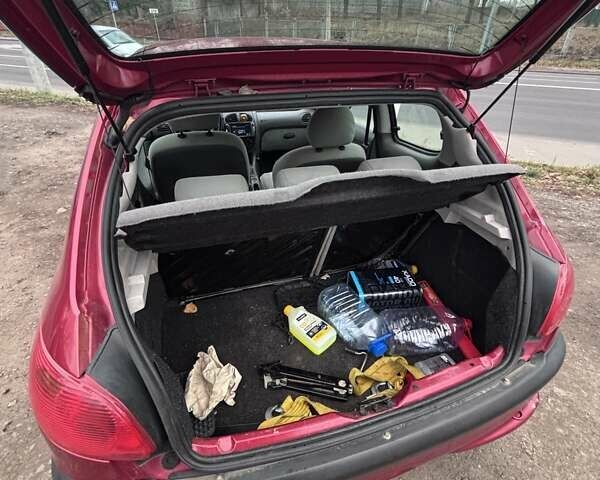 Червоний Пежо 206, об'ємом двигуна 1.12 л та пробігом 161 тис. км за 2200 $, фото 11 на Automoto.ua