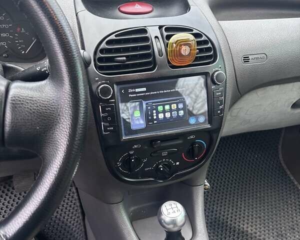 Червоний Пежо 206, об'ємом двигуна 1.12 л та пробігом 161 тис. км за 2200 $, фото 5 на Automoto.ua