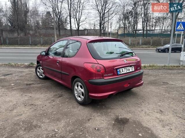 Червоний Пежо 206, об'ємом двигуна 1.12 л та пробігом 161 тис. км за 2200 $, фото 2 на Automoto.ua