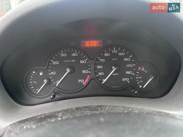 Червоний Пежо 206, об'ємом двигуна 1.12 л та пробігом 161 тис. км за 2200 $, фото 4 на Automoto.ua