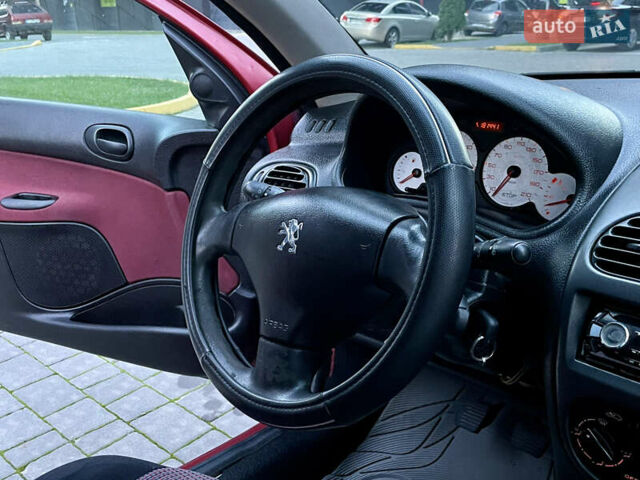 Красный Пежо 206, объемом двигателя 1.4 л и пробегом 180 тыс. км за 2300 $, фото 13 на Automoto.ua