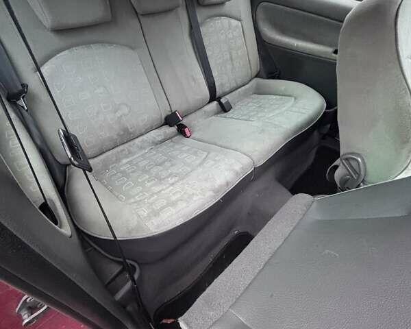 Червоний Пежо 206, об'ємом двигуна 1.12 л та пробігом 161 тис. км за 2200 $, фото 7 на Automoto.ua