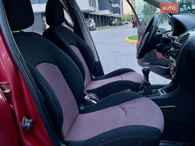 Красный Пежо 206, объемом двигателя 1.4 л и пробегом 180 тыс. км за 2300 $, фото 25 на Automoto.ua