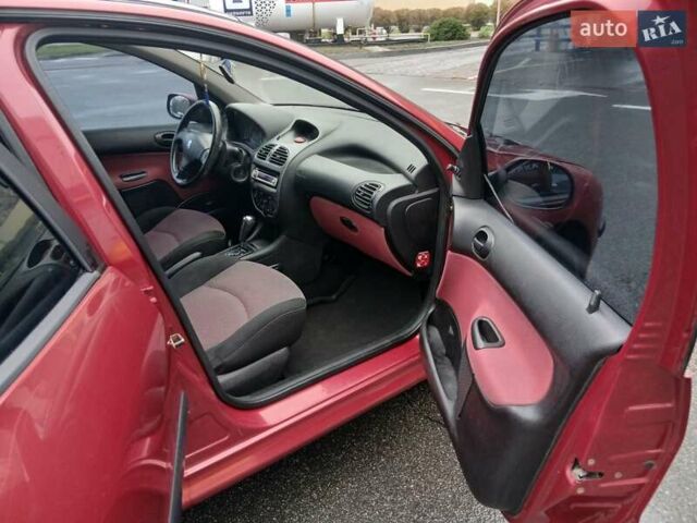 Красный Пежо 206, объемом двигателя 1.4 л и пробегом 231 тыс. км за 3400 $, фото 3 на Automoto.ua