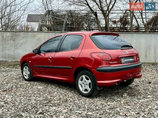 Красный Пежо 206, объемом двигателя 1.36 л и пробегом 232 тыс. км за 2990 $, фото 4 на Automoto.ua