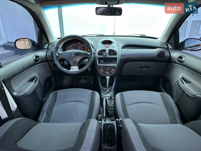 Красный Пежо 206, объемом двигателя 1.4 л и пробегом 263 тыс. км за 2600 $, фото 13 на Automoto.ua