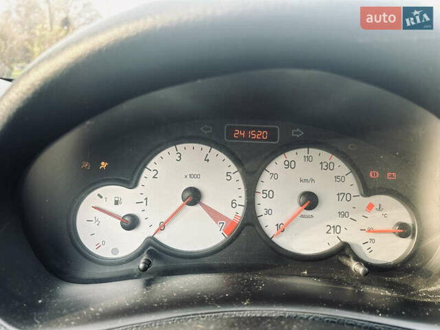 Красный Пежо 206, объемом двигателя 1.36 л и пробегом 241 тыс. км за 3200 $, фото 5 на Automoto.ua