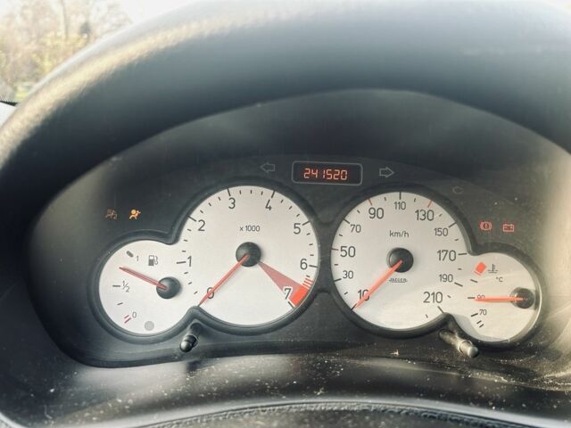 Красный Пежо 206, объемом двигателя 1.4 л и пробегом 241 тыс. км за 3200 $, фото 5 на Automoto.ua