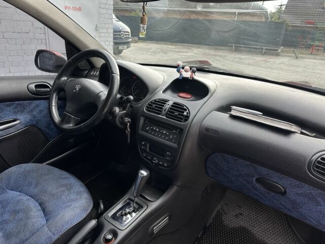 Красный Пежо 206, объемом двигателя 1.6 л и пробегом 195 тыс. км за 3750 $, фото 18 на Automoto.ua