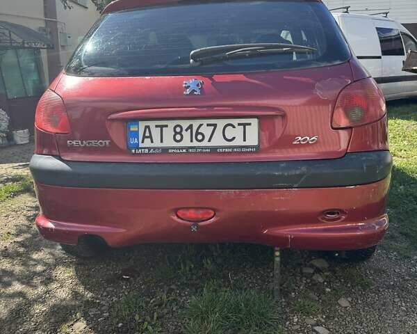 Красный Пежо 206, объемом двигателя 1.36 л и пробегом 133 тыс. км за 4200 $, фото 5 на Automoto.ua