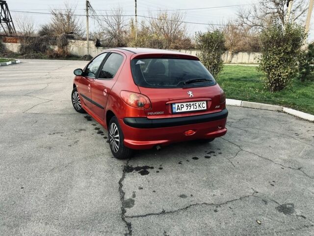 Красный Пежо 206, объемом двигателя 1.4 л и пробегом 241 тыс. км за 3200 $, фото 3 на Automoto.ua