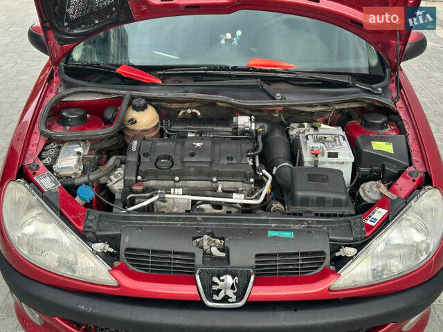 Червоний Пежо 206, об'ємом двигуна 1.59 л та пробігом 195 тис. км за 3800 $, фото 25 на Automoto.ua